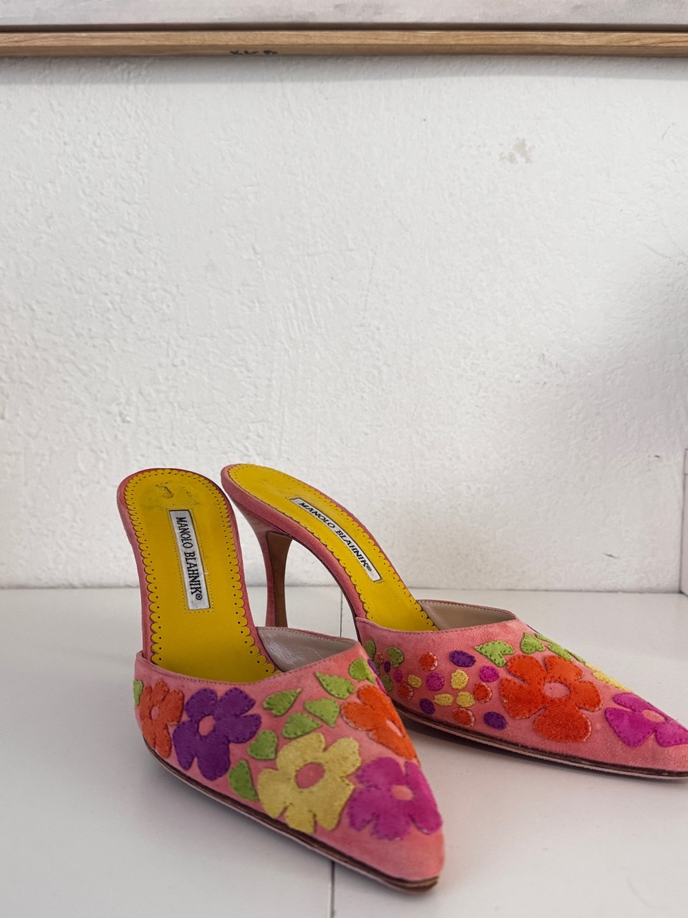 Manolo Blahnik Pink Floral Embroidered Pointed Toe Stiletto Mules Sz 38 7.5/8